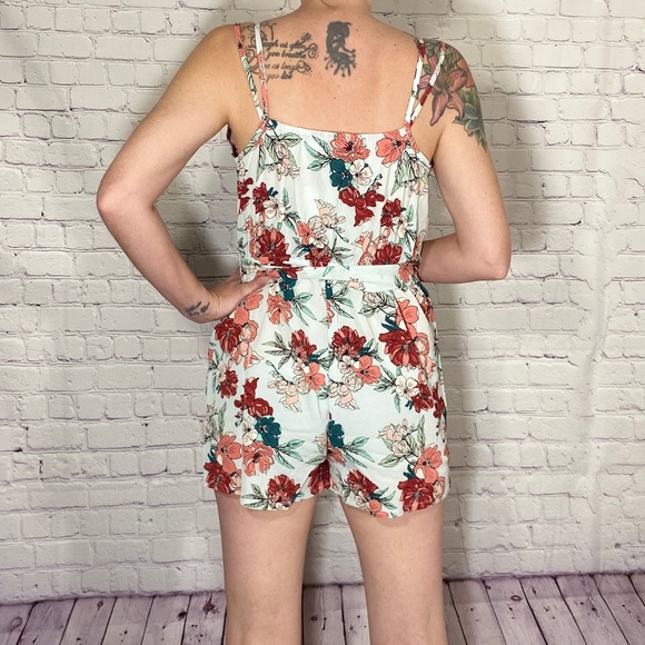 Strappy floral romper - Picture 4 of 4
